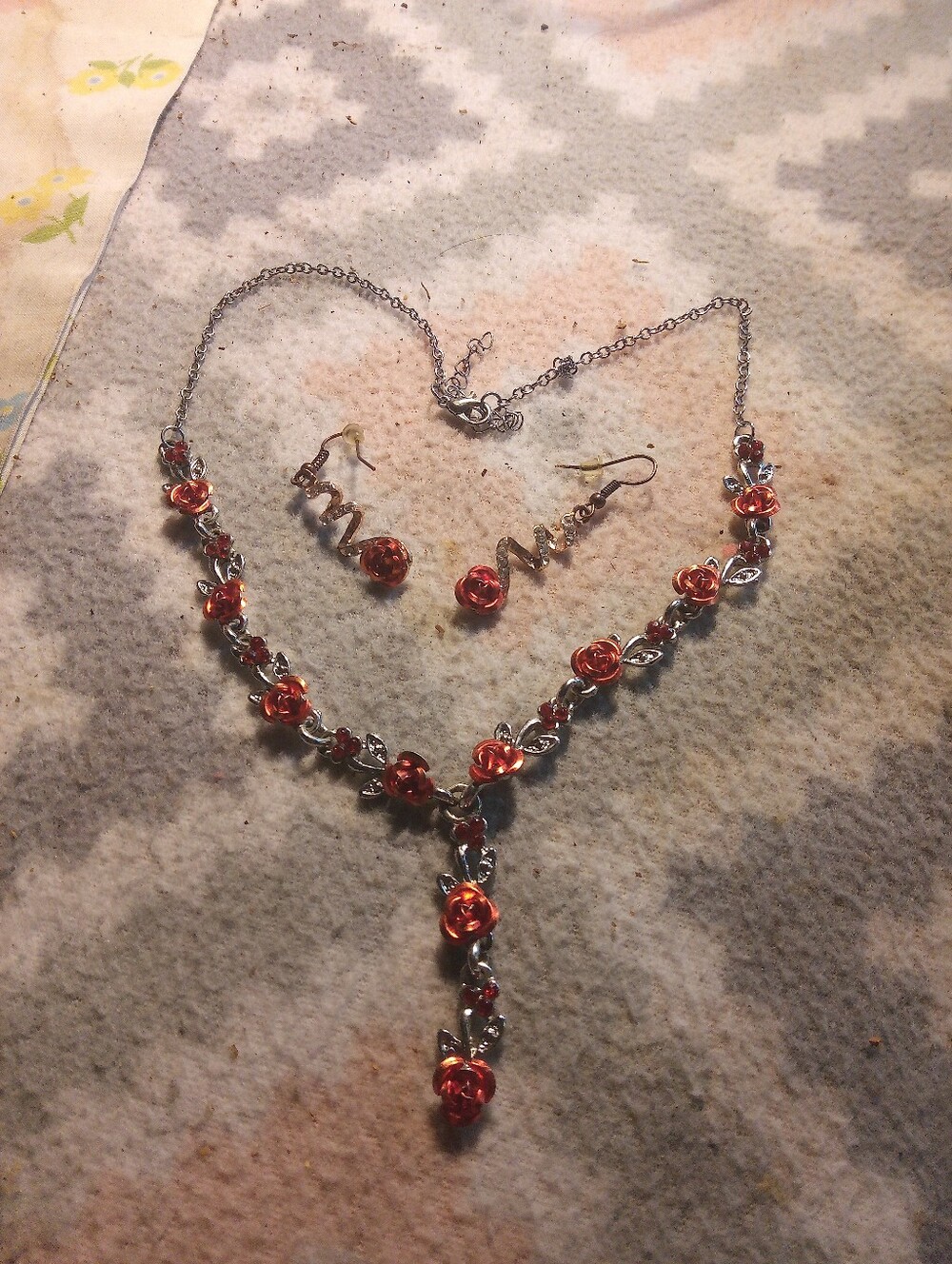 💐 Women's Floral Rose Necklace And Earring Set Silver with Red Roses 💐